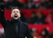 Mantan Bintang MU, Van Nistelrooy, Terpuruk di Leicester City